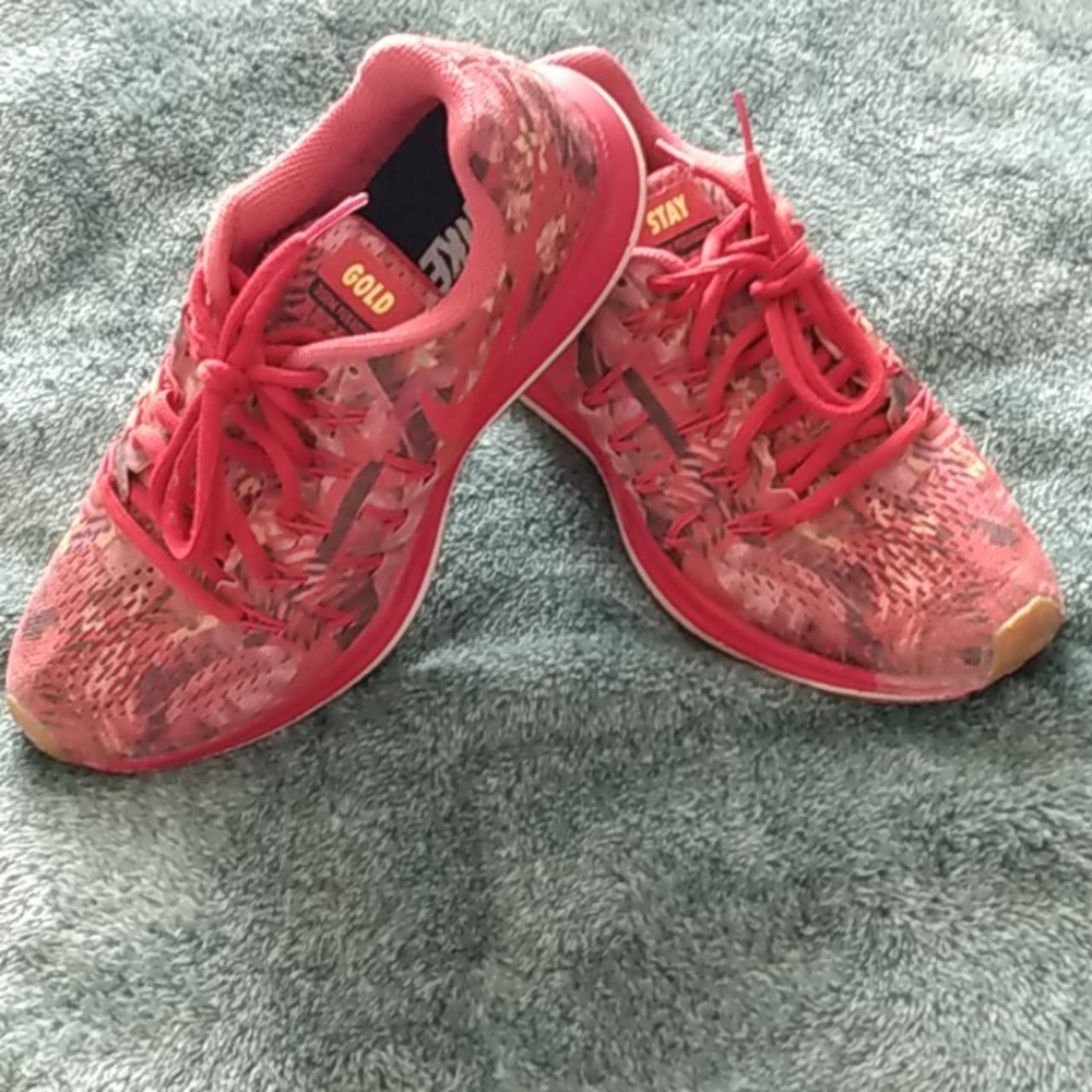 Women's nike zoom pegasus 33 floral tennis shoes